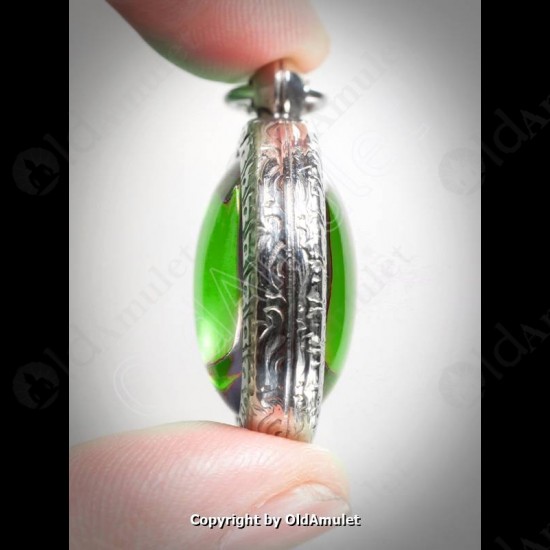 Green Oval Naga-eye +pandents Thai Holy Amulet Gemstone 100%real Size-m