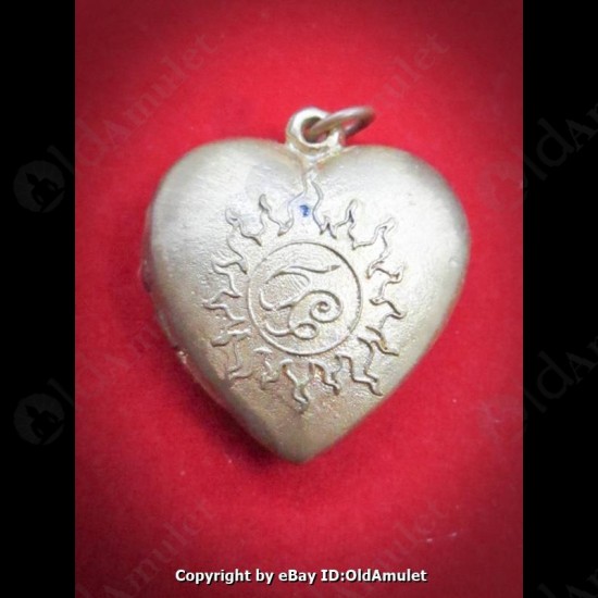 THAI AMULET HAU JAI LOCKET BRASS + 1TAKUD LUCKY IN LOVE LP AJAN O 2556