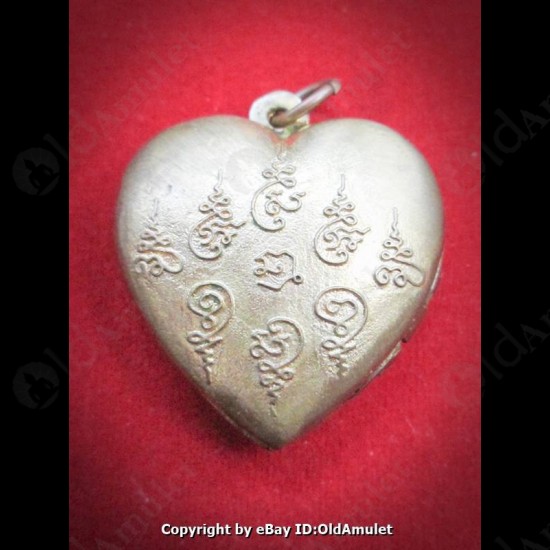 THAI AMULET HAU JAI LOCKET BRASS + 1TAKUD LUCKY IN LOVE LP AJAN O 2556