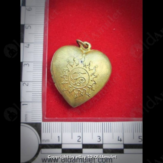 THAI AMULET HAU JAI LOCKET BRASS + 1TAKUD LUCKY IN LOVE LP AJAN O 2556