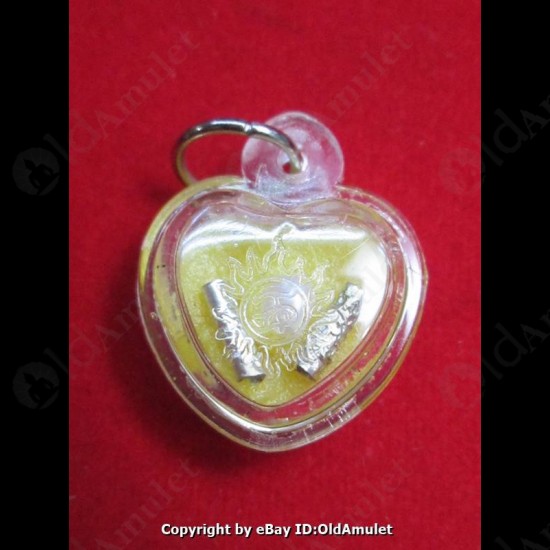 THAI AMULET HAU JAI MINI HEART LOVE ATTRACTION YELLOW WAXY AJAN O 2556