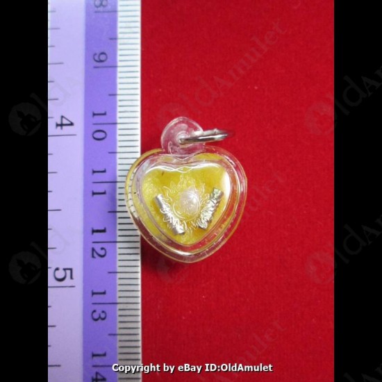 THAI AMULET HAU JAI MINI HEART LOVE ATTRACTION YELLOW WAXY AJAN O 2556