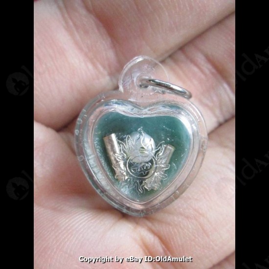 THAI AMULET HAU JAI MINI HEART LOVE ATTRACTION GREEN WAXY AJAN O 2556