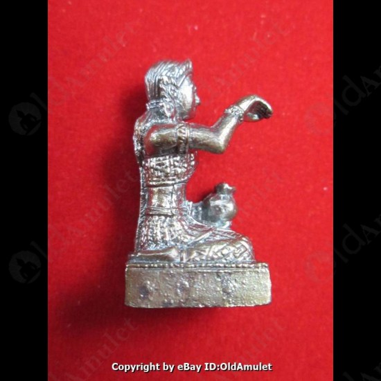 THAI AMULET NANG KWAK RICH GIRL GOOD BUSSINESS BRONZE SMALL LP KEY 2556